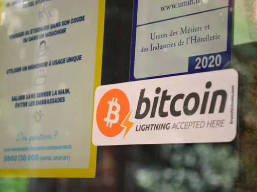 Il est le premier commerce de l'Ouest à utiliser le bitcoin